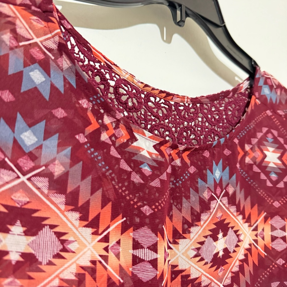 Aztec Style Top - Picture 4 of 4